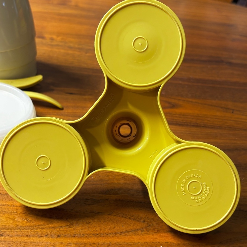 Tupperware vintage harvest gold condiment caddy with lids and spoons - Picture 11 of 12